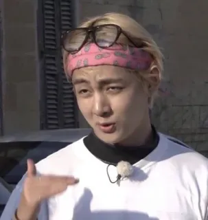 😌 V K-Pop, BTS, Sänger, Promi, Person, Sonnenbrille, blonde Haare telegram sticker