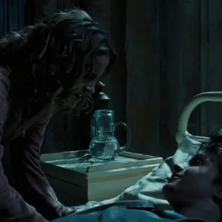 💋 Hermione Granger Harry Potter Гарри Поттер, Гермиона Грейнджер, Дэниел Рэдклифф, Сцена из фильма, Дружба, Эмма Уотсон telegram sticker