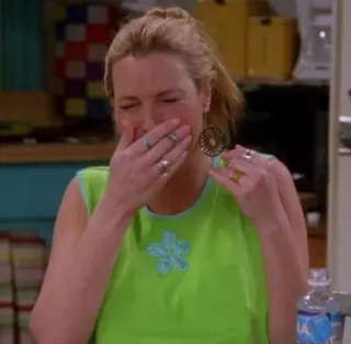 🐝 Phoebe Buffay Friends rire, joyeux, se cacher la bouche, drôle telegram sticker