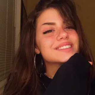 💞 mujer, retrato, chica, sonrisa, morena, pecas telegram sticker
