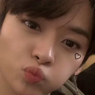 😚 persona, cuore, selfie, ragazzo, bacio, carino, asiatico telegram sticker