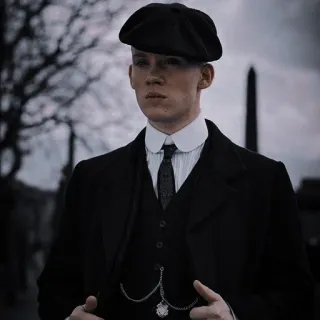 🤔 peaky blinders, john shelby, personnage, portrait, années 1920, gangster, série tv telegram sticker