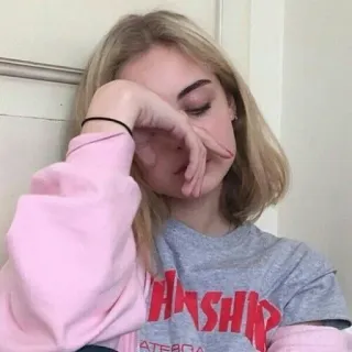😔 Thrasher Frau, Thrasher, Kleidung, blond, Shirt telegram sticker