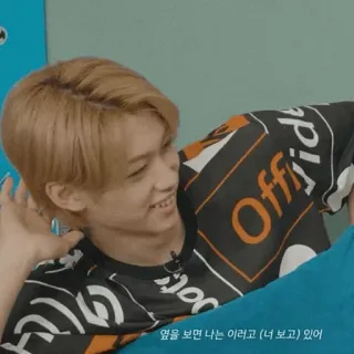 ➖ 옆을 보면 나는 이러고 (너 보고) 있어 telegram sticker