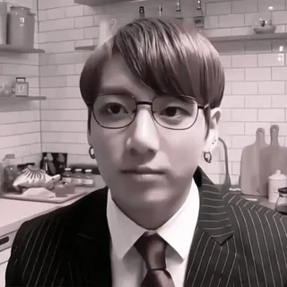 🤓 Jungkook persona, hombre, gafas, formal, blanco y negro, retrato, kpop, cantante telegram sticker