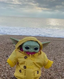 🦎 Grogu The Mandalorian Grogu, Baby Yoda, Mandaloriano, playa, Star Wars, lindo, chaqueta amarilla telegram sticker
