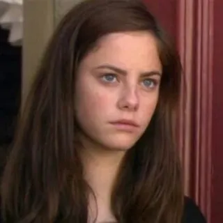 😐 Kaya Scodelario актриса, портрет, женщина, серьезная telegram sticker