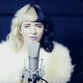 😐 Melanie Martinez Sänger, Melanie Martinez, Mikrofon, Popstar, Promi telegram sticker