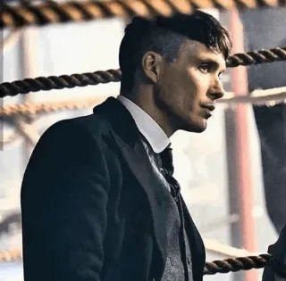 🌵 Thomas Shelby Peaky Blinders pria, Peaky Blinders, setelan, serius, profil, Tommy telegram sticker