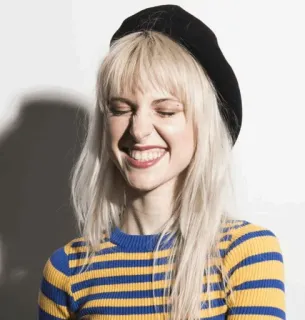 🌀 Hayley Williams เฮลีย์ วิลเลียมส์, พารามอร์, นักดนตรี, นักร้อง, ผู้หญิง, ภาพเหมือน, หมวกเบเรต์, ผมบลอนด์ telegram sticker