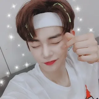 ❤️ kpop, asiatico, maschio, uomo, adolescente, sorridente, carino, cuore con le mani, scintille telegram sticker