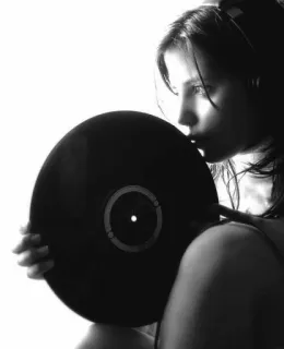 🎵 femme, musique, casque, vinyle, disque, audio telegram sticker