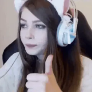 🍨 Frau, Person, Daumen hoch, Kopfhörer, Mädchen, Porträt, Twitch-Streamer telegram sticker