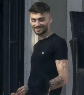 ❄️ Zayn Malik 歌手, 名人, 纹身, 男人, 肖像, 微笑 telegram sticker