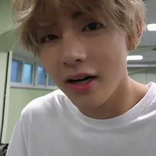 🤟 V kpop, bts, taehyung, chanteur, idole, célébrité whatsapp sticker
