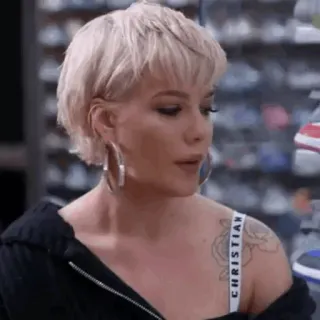 💧 CHRISTIAN Frau, Porträt, Person, Promi, Mode telegram sticker