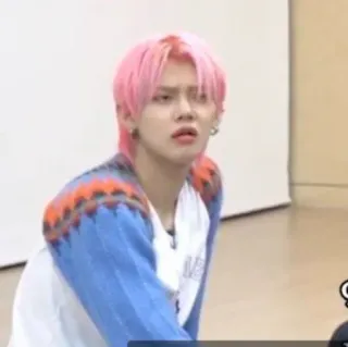 😐 persoon, roze haar, uitdrukking, kpop, idool telegram sticker