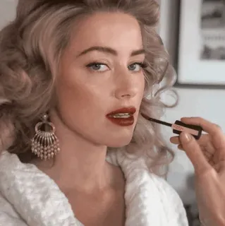 🐬 Amber Heard แต่งหน้า, ความงาม, เครื่องสำอาง, ดารา, ภาพเหมือน, ความงามสง่า, นักแสดง telegram sticker