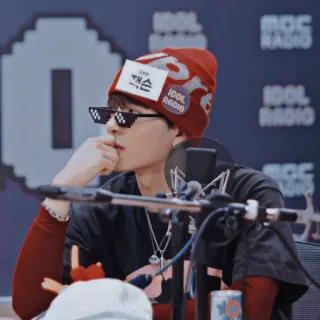 🤔 Idol Radio 잭슨 K-Pop, Idol, Rádio, Óculos de sol, Coreano, Música, Celebridade whatsapp sticker