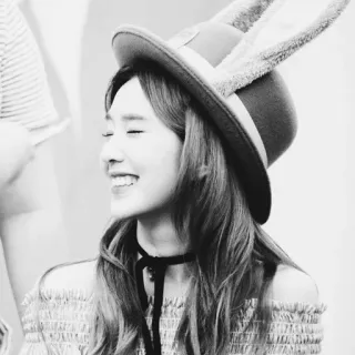 🕊 mujer, chica, sombrero, orejas de conejo, sonriendo, retrato telegram sticker