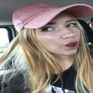 😱 phụ nữ, chân dung, người, tóc vàng, mũ, selfie telegram sticker