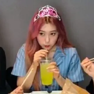 🦇 woman, drink, girl, pink hair, crown, portrait whatsapp sticker