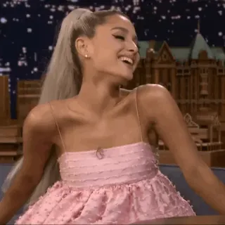 ☁️ Ariana Grande Ariana Grande, cantante, celebridad, mujer, vestido rosa, sonriendo, cola de caballo telegram sticker