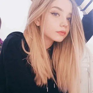 ⚓️ Frau, Mädchen, Porträt, blonde Haare, Make-up, junge Erwachsene telegram sticker