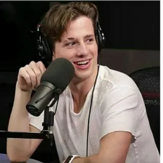 ✨ Charlie Puth Sänger, Musiker, Promi, Porträt, Mikrofon whatsapp sticker
