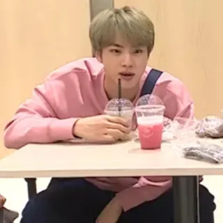 🎭 Jin orang, pria, kpop, idola, minuman, sweater pink, meja telegram sticker