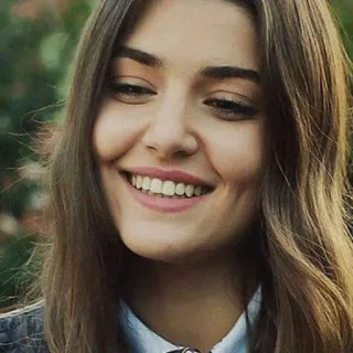😁 Hande Erçel Frau, Schauspielerin, Promi, Porträt, Lächeln, Hande Erçel telegram sticker