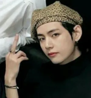 😒 persona, kpop, cantante, maschio, dito medio telegram sticker