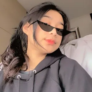 ☁️ donna, occhiali da sole, adolescente, ritratto, interno, selfie, felpa nera con cappuccio telegram sticker