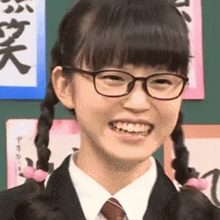 😀 menina, mulher, sorrindo, retrato, óculos, maria-chiquinha telegram sticker
