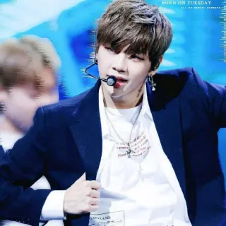 🔥 BORN ON TUESDAY K-pop, Ca sĩ, Nam, Châu Á, Biểu diễn, Thần tượng telegram sticker