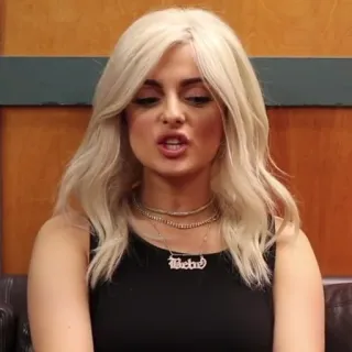 😡 Bebe Rexha Bebe Sänger, blonde Haare, Promi, Halskette, Porträt telegram sticker