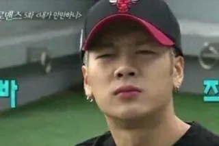 😑 로맨스 5화 〈내가 만인이 아냐〉 whatsapp sticker