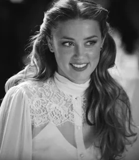 ⚜ Amber Heard นักแสดง, ภาพเหมือน, ขาวดำ, คนดัง, ผู้หญิง, บุคคล telegram sticker