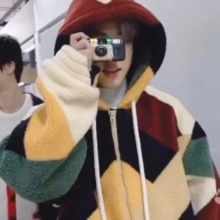 🌷 persona, cámara, sudadera con capucha, retrato, fotografía, colorido, invierno whatsapp sticker