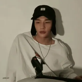 🪡 IG: withlover 사람, 모자, 남자, kpop, 한국, 아이돌 telegram sticker