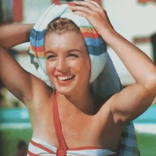 ➿ Marilyn Monroe Marilyn Monroe, atriz, vintage, fato de banho, celebridade, anos 50 telegram sticker