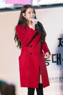 💮 IU IU, K-pop, Chanteuse coréenne, Célébrité, Manteau rouge telegram sticker