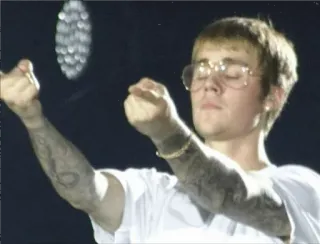 😐 Justin Bieber ジャスティン・ビーバー, 歌手, ポップスター, セレブ, タトゥーアーム, メガネ telegram sticker