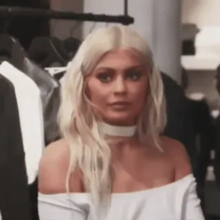 🚩 Kylie Jenner celebridade, mulher, pessoa, cabelo loiro, moda, mídia social telegram sticker