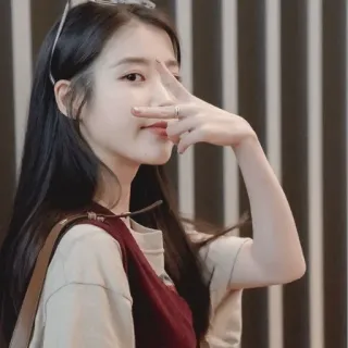 ✌️ IU ไอยู, นักร้อง, นักแสดง, K-pop, คนดังเกาหลี telegram sticker