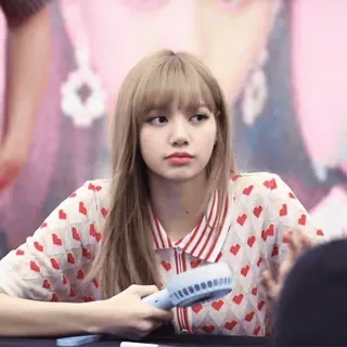🖤 Lisa K-pop, Ídolo, Música, Fan, Celebridad, Cantante telegram sticker