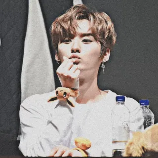 🥀 kpop, idol, pria, imut, love hand telegram sticker