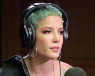 🍒 Halsey Halsey, cantora, fone de ouvido, retrato, mulher, música whatsapp sticker