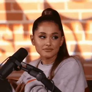 🌃 Ariana Grande อารีอานา กรานเด, นักร้อง, คนดัง, ป็อปสตาร์, พอดแคสต์, ไมโครโฟน telegram sticker