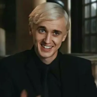 🐍 Draco Malfoy Harry Potter Tom Felton, actor, villano, sonriendo, traje telegram sticker